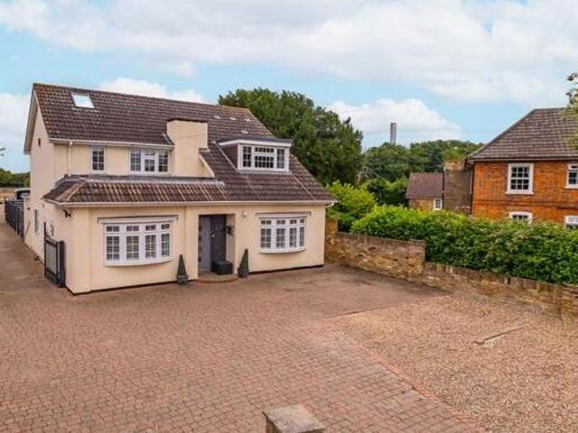 House for sale in Lower Halliford, Surrey