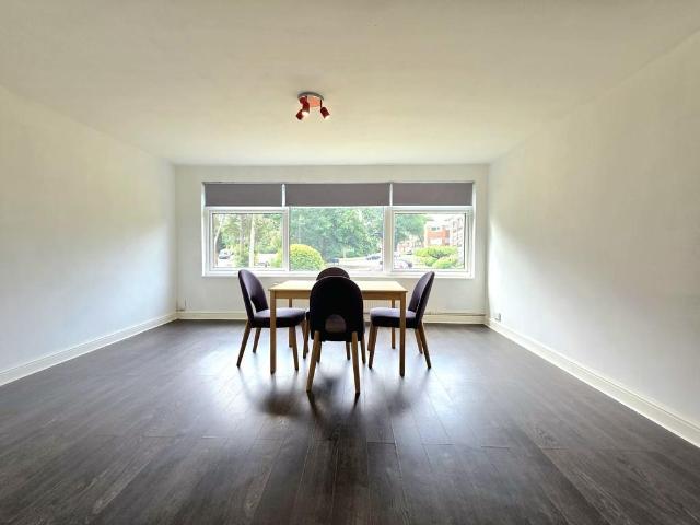 Apartment for rent in Harrow Weald, Greater London