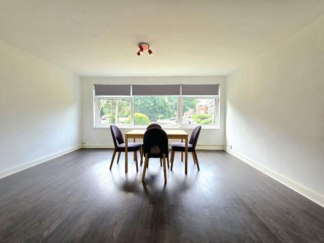 Apartment for rent in Harrow Weald, Greater London