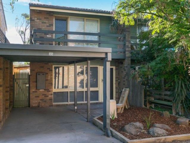 Townhouse for sale in Seaford