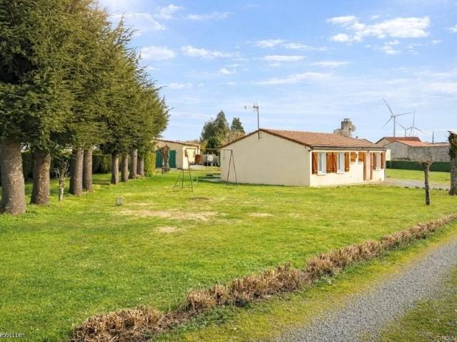 Maison vente à Confolens, Brettes