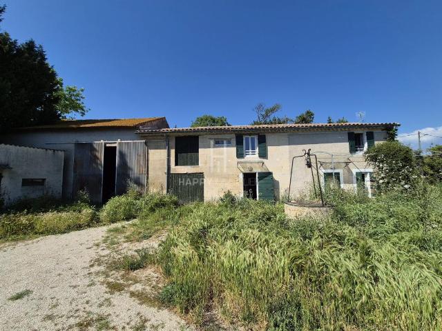 Ferme vente à Arles