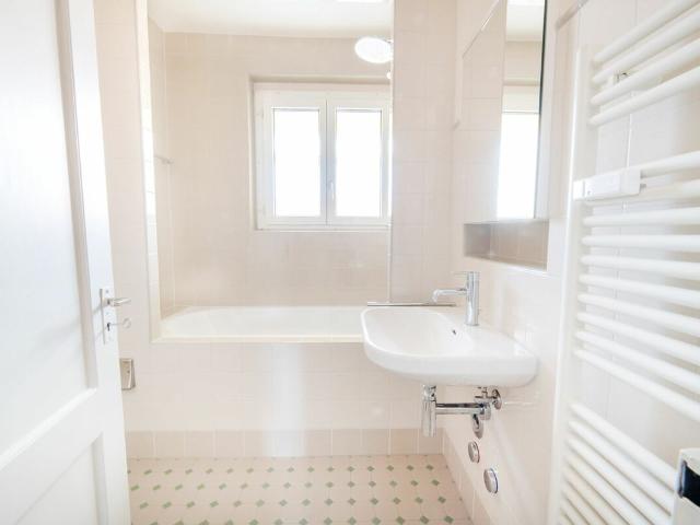 Apartment mieten in Einigen, Zürich