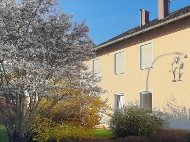 Dachgeschosswohnung kaufen in Bissingen, Bayern