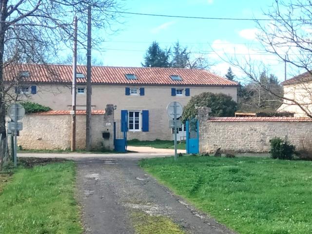 Maison vente à Confolens, Chenon