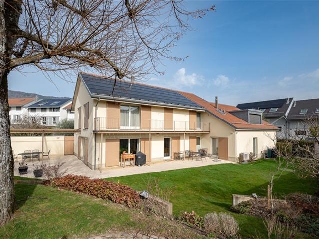 Einfamilienhaus kaufen in Givrins, Waadt