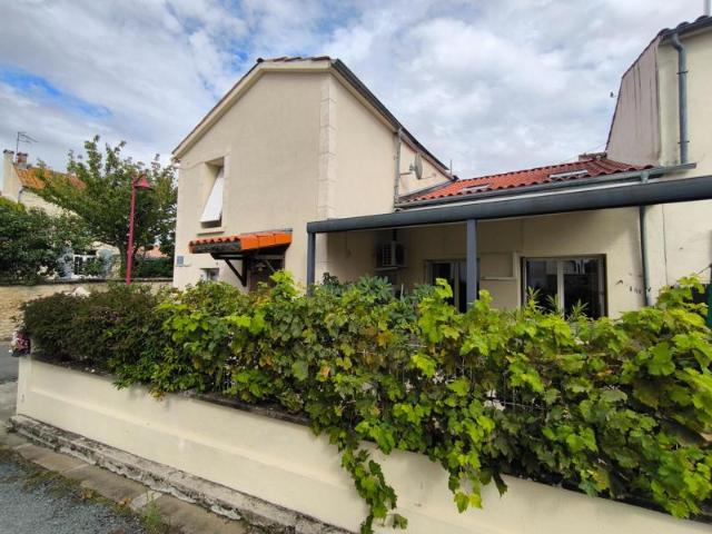 Maison vente à Saint-Jean-d'Angély, Doeuil-sur-le-mignon