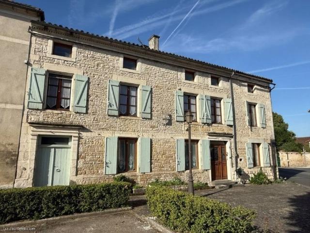 Maison vente à Confolens, Brettes
