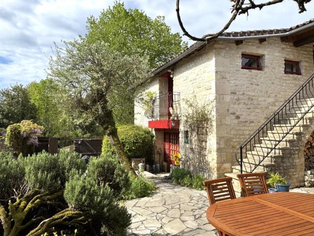 Maison vente à Confolens, Salles-de-villefagnan