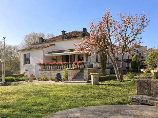 Maison vente à Nontron, Bourdeilles