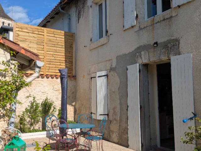 Maison vente à Angoulême, Montmoreau-saint-cybard
