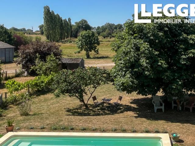 Maison vente à Pleuville, Charente