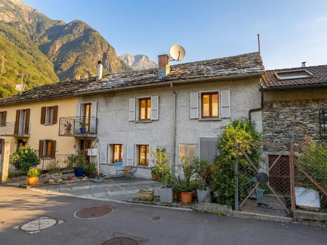 Haus kaufen in Cama, Graubünden
