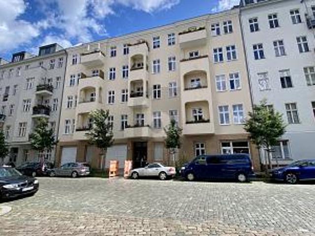 Dachgeschosswohnung kaufen in Tempelhof–Schöneberg, Berlin