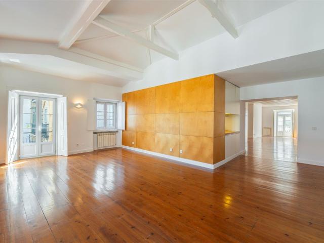 Apartamento venda em Misericórdia, Lisboa