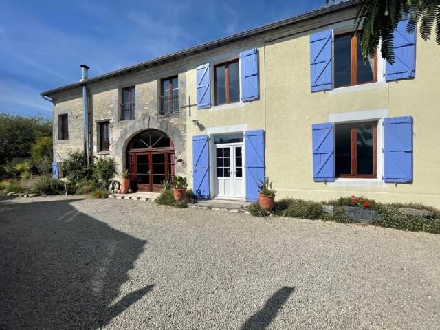 Maison vente à Confolens, Oradour