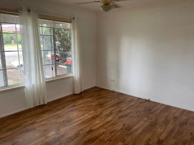 Room for rent in Charmhaven, New South Wales
