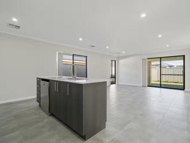 House for rent in Champion Lakes, Western Australia