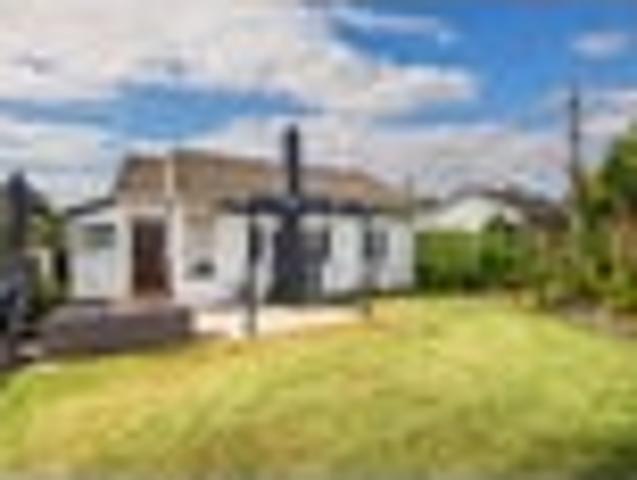 House for sale in Kelston