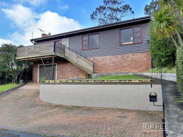 House for sale in Lindisfarne, Tasmania