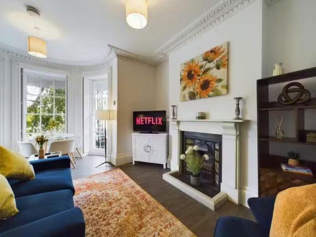 Apartment for rent in College Park, Greater London