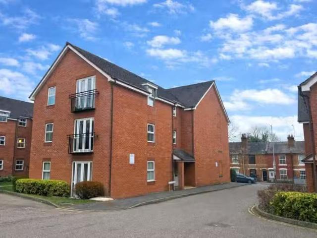 Apartment for rent in Woodloes Park, Green Close