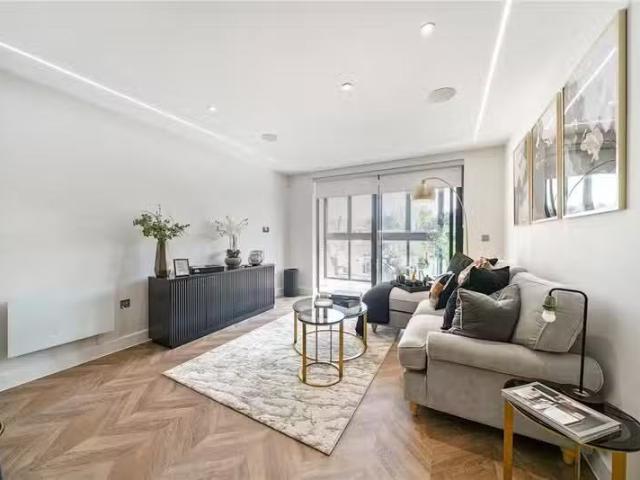 Apartment for rent in Cove, Rushmoor