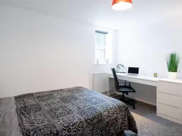 House for rent in Kingswood, School House