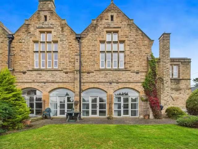 Apartment for rent in Highfield, Pouchen End