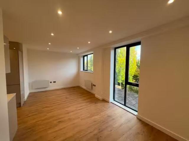 Apartment for rent in Fole, Surrey