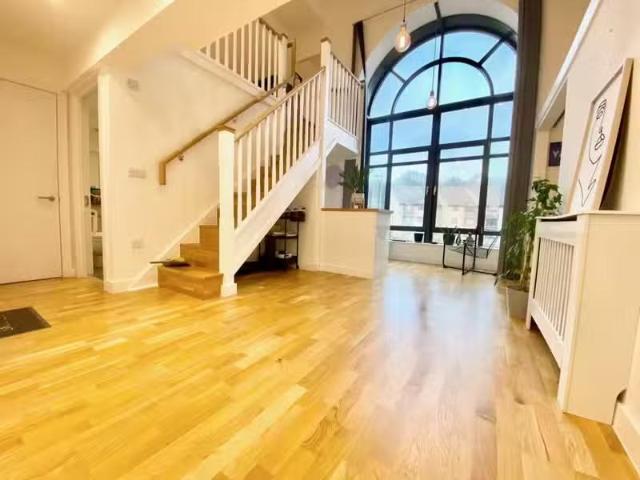 Apartment for rent in Caterham on the Hill, Hillview