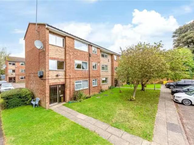 House for rent in Hatching Green, Five Acres