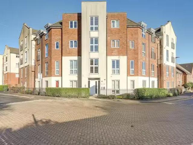 House for rent in Calderstones