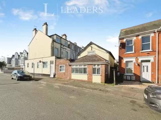 House for rent in Holland-on-Sea, Dale Hill