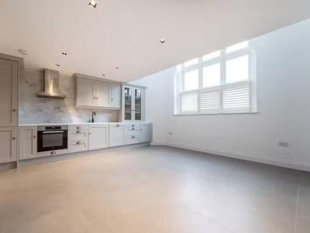 House for rent in Merrow, Guildford