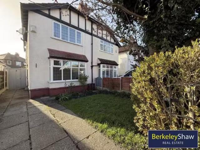 House for rent in Calderstones