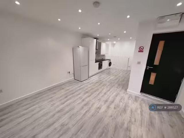House for rent in Worcester Park, Greater London