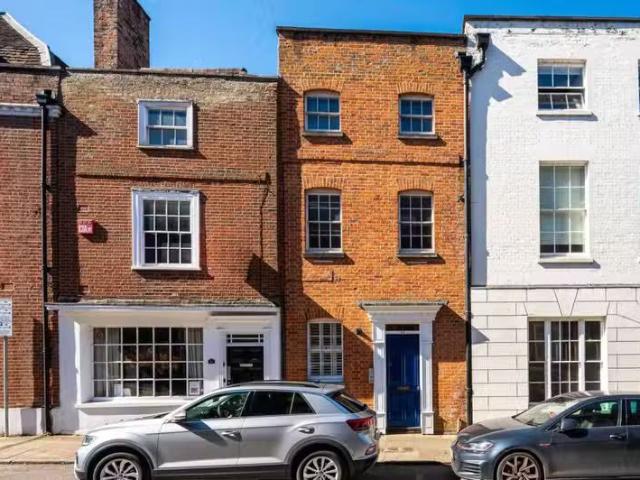 House for rent in Merrow, Guildford
