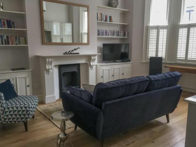 Apartment for rent in West Kensington, Greater London
