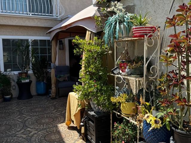 Room for rent in North Hills East Neighborhood Council District, Canoga Park