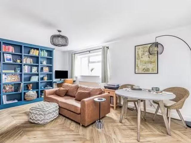 Apartment for rent in Littlecote, West Sussex