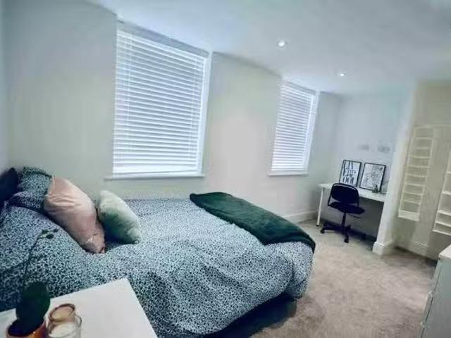 Apartment for rent in Kensington, Calderstones