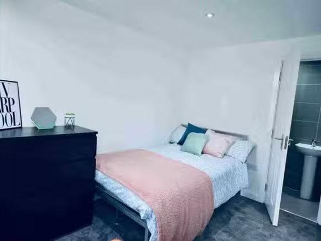 Apartment for rent in Kensington, Calderstones