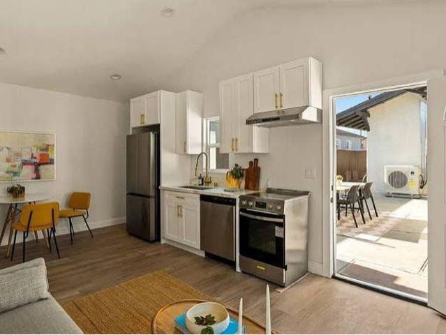 Apartment for rent in Canoga Park, California