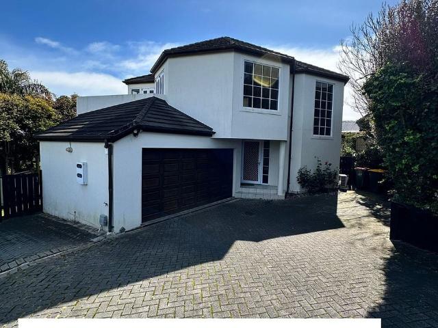 Apartment for rent in Eastern Beach, Howick
