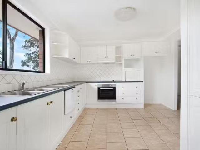 House for rent in Wollongong West, New South Wales
