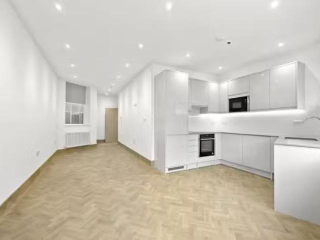 Apartment for rent in Woodford Bridge, Greater London