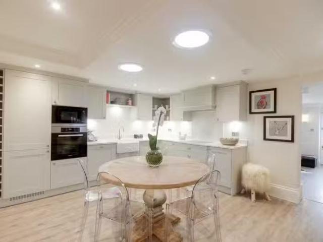 Apartment for rent in Blackhills, Surrey