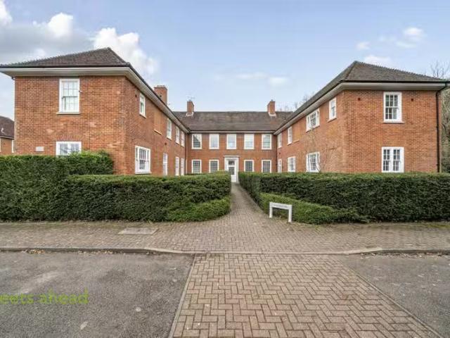 House for rent in Netherne-on-the-Hill, Red Hill