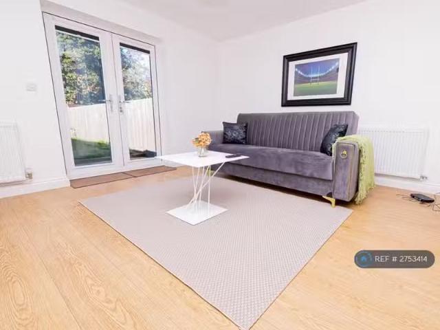 House for rent in Overslade, New Bilton